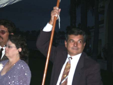 10-17-04 wedding-Bob Wainwright holds pole