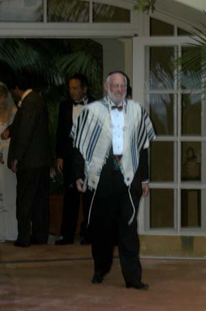 10-17-04 Rabbi enters ceeremony area